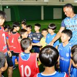 モンテ選手と小学生がミニゲームで交流　庄内町でサッカー教室